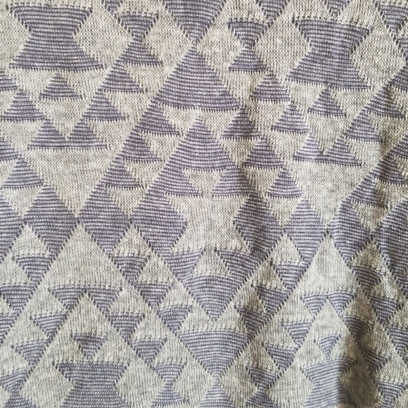 Geometric Print Tee - Picture 4 of 5